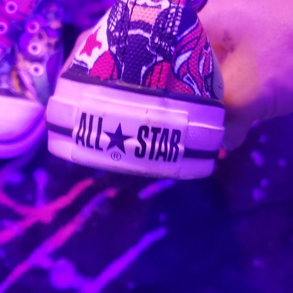 Chuck Taylor All Star Graffiti Low Tops - Picture 2 of 5